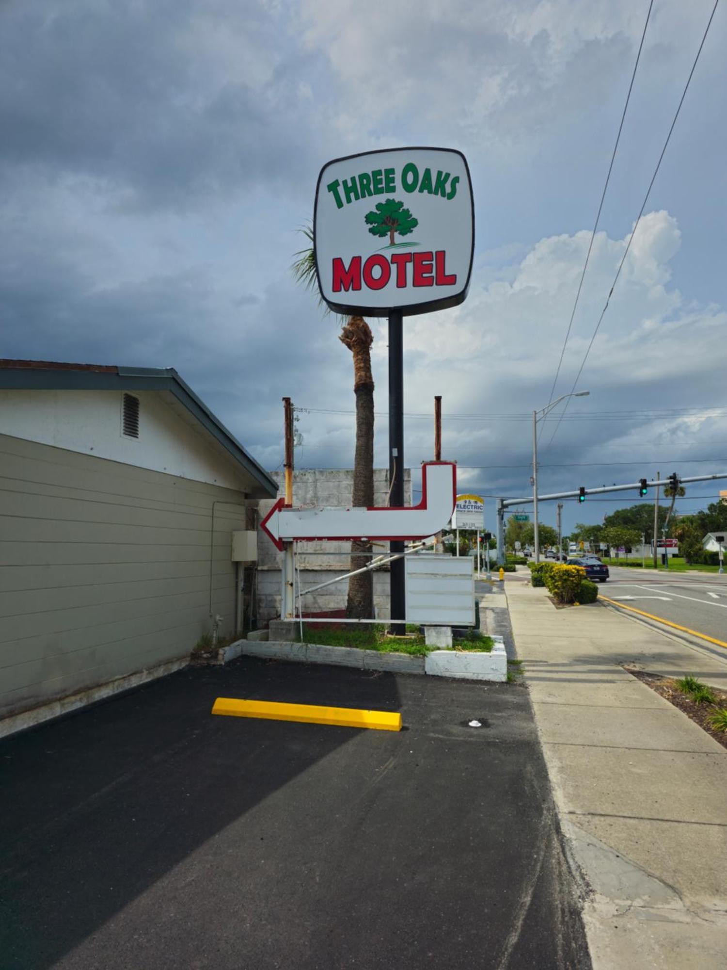 Three Oaks Motel - Тайтусвилл Экстерьер фото
