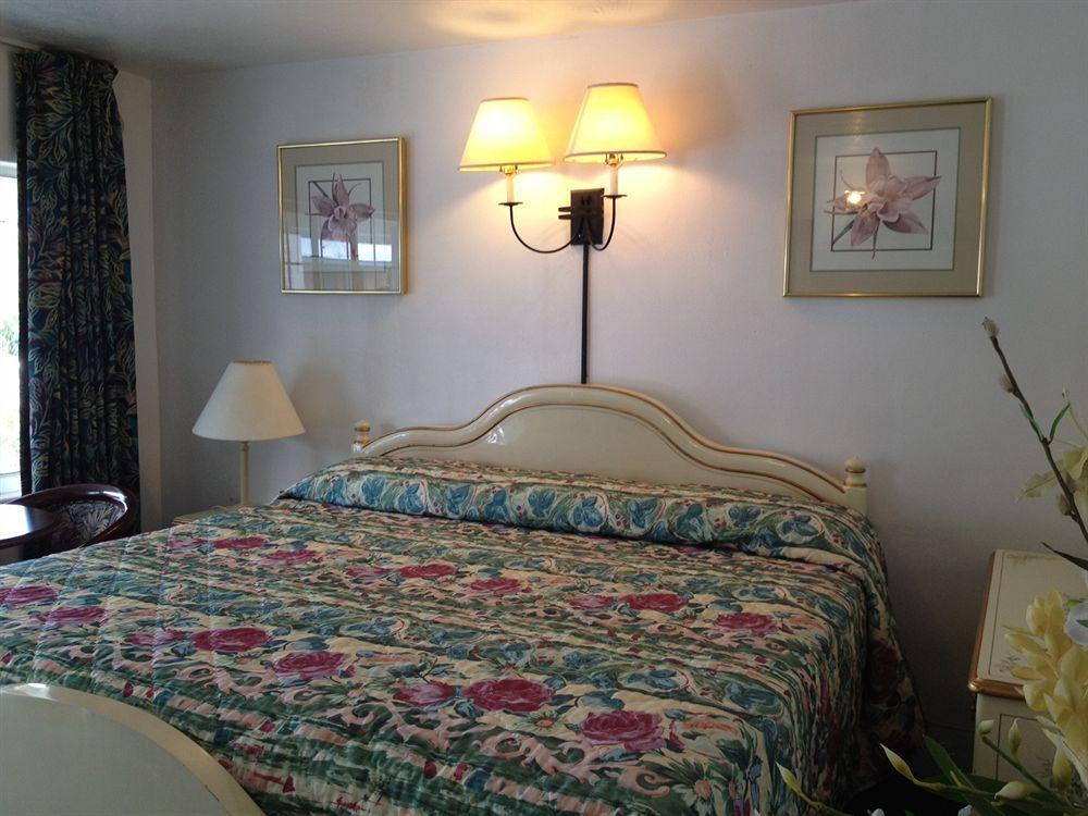 Three Oaks Motel - Тайтусвилл Экстерьер фото