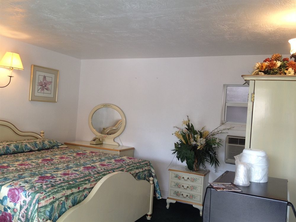Three Oaks Motel - Тайтусвилл Экстерьер фото